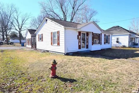301 W North St, Sesser, IL 62884
