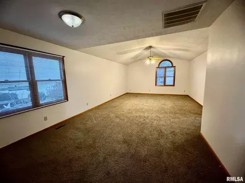 802 E Marshall St, Marion, IL 62959 photo 3