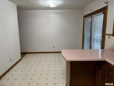 802 E Marshall St, Marion, IL 62959 photo 9