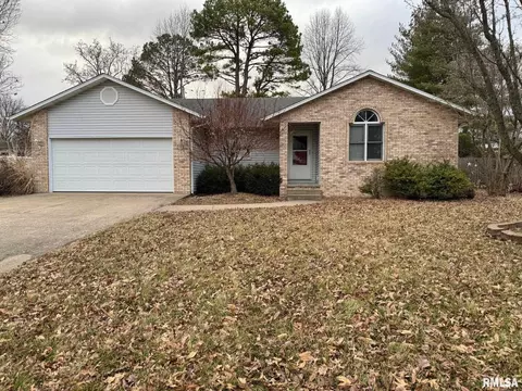 802 E Marshall St, Marion, IL 62959