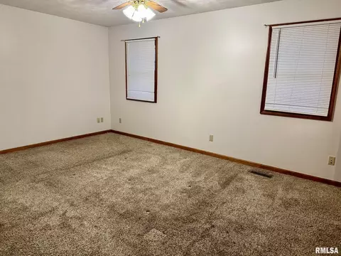 802 E Marshall St, Marion, IL 62959 photo 10