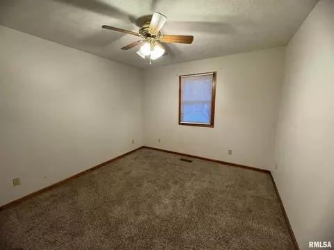 802 E Marshall St, Marion, IL 62959 photo 14