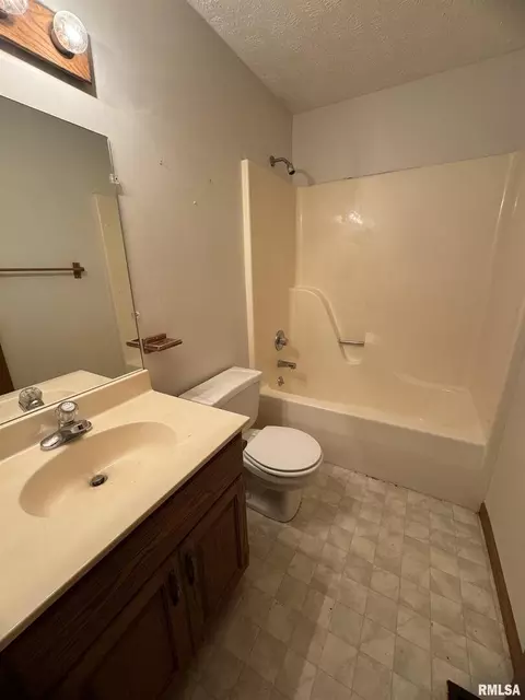 802 E Marshall St, Marion, IL 62959 photo 13