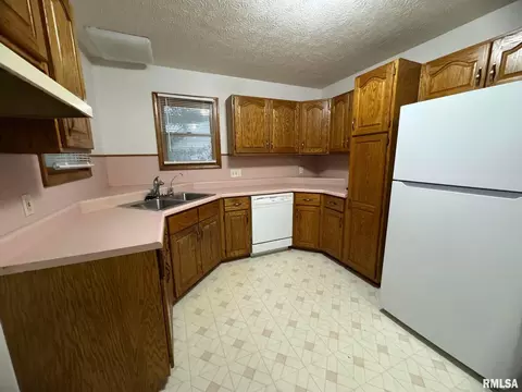 802 E Marshall St, Marion, IL 62959 photo 6