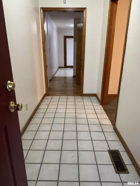 802 E Marshall St, Marion, IL 62959 photo 2