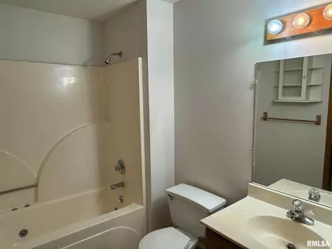 802 E Marshall St, Marion, IL 62959 photo 11