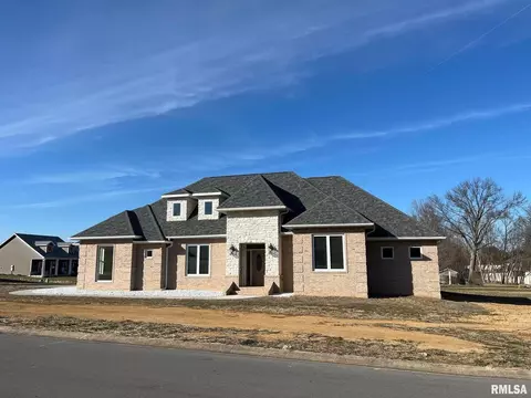 1500 Cardinal Dr, Marion, IL 62959