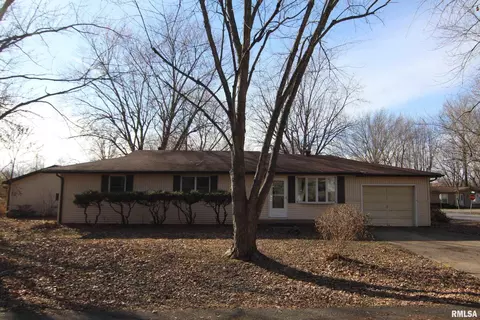 1401 S Thomas St, Carterville, IL 62918