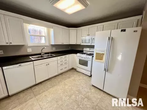 1014 E 4th St, Centralia, IL 62801 photo 9