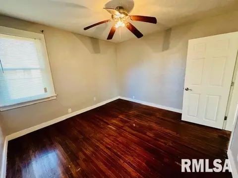 1014 E 4th St, Centralia, IL 62801 photo 3