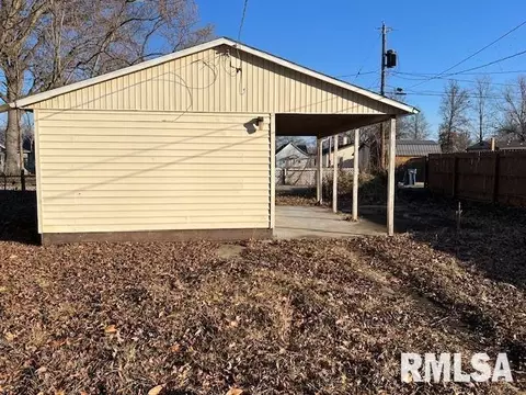1014 E 4th St, Centralia, IL 62801 photo 2