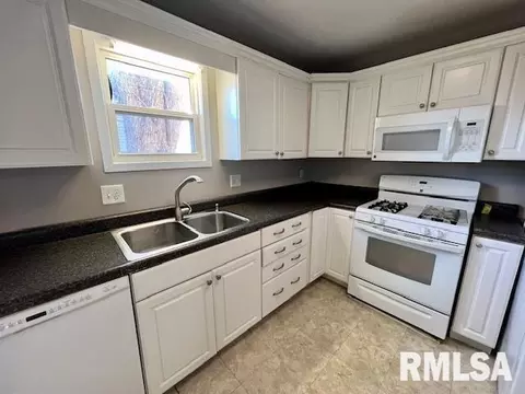 1014 E 4th St, Centralia, IL 62801 photo 8