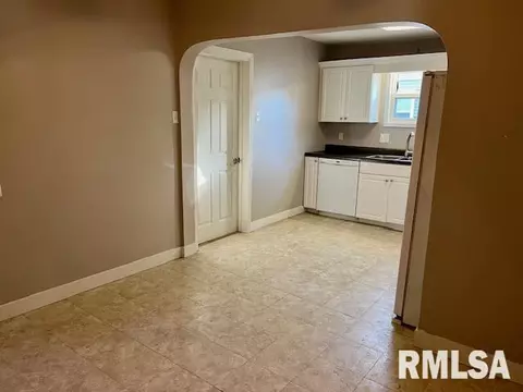 1014 E 4th St, Centralia, IL 62801 photo 7