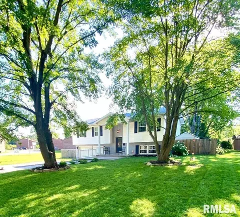 1307 S Pope St, Benton, IL 62812