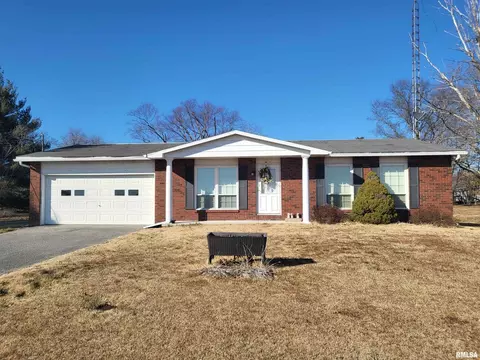610 E Tamaroa Rd, Ina, IL 62846