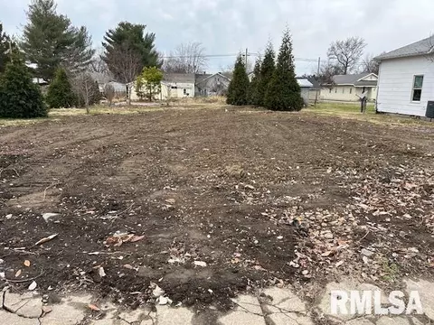 409 N Adams St, West Frankfort, IL 62896