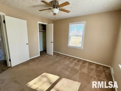 9 Mitchell Ave, Centralia, IL 62801 photo 8