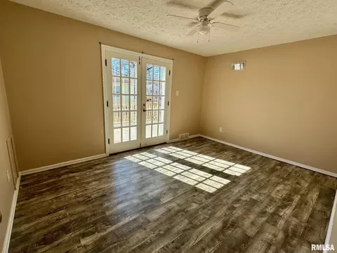 9 Mitchell Ave, Centralia, IL 62801 photo 9