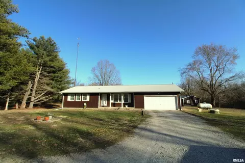 5104 Basom Rd, Salem, IL 62881