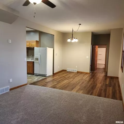 1714 E Main St, Salem, IL 62881 photo 2