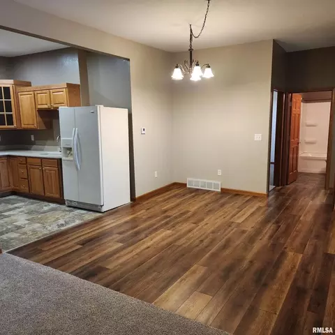 1714 E Main St, Salem, IL 62881 photo 37