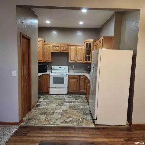 1714 E Main St, Salem, IL 62881 photo 4