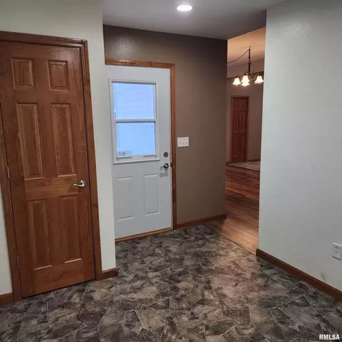 1714 E Main St, Salem, IL 62881 photo 9