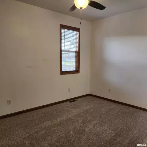 1714 E Main St, Salem, IL 62881 photo 5