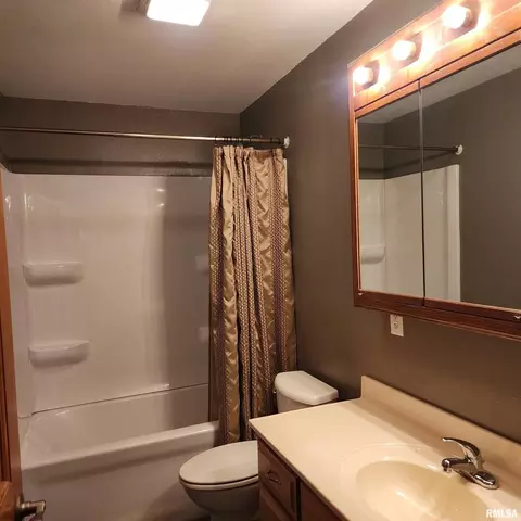 1714 E Main St, Salem, IL 62881 photo 6
