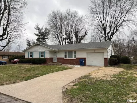 1106 Laura Ln, Marion, IL 62959