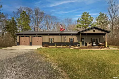 475 Blue Earth Ln, Harrisburg, IL 62946