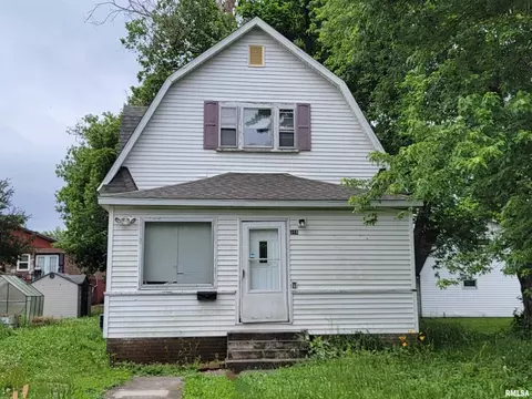 318 Mcfall St, Benton, IL 62812