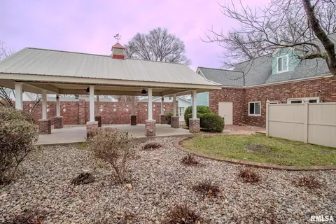 219 S Pine St, Benton, IL 62812 photo 6