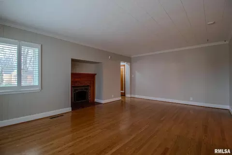 219 S Pine St, Benton, IL 62812 photo 13