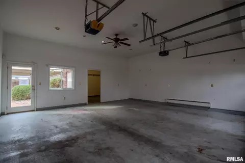 219 S Pine St, Benton, IL 62812 photo 46
