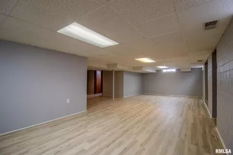 219 S Pine St, Benton, IL 62812 photo 36