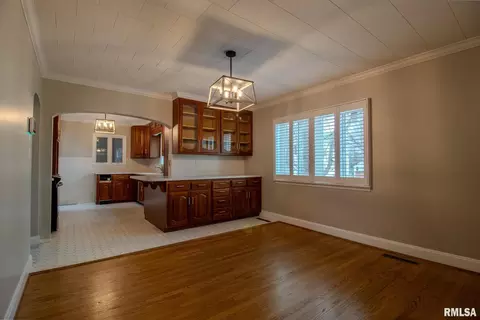 219 S Pine St, Benton, IL 62812 photo 14