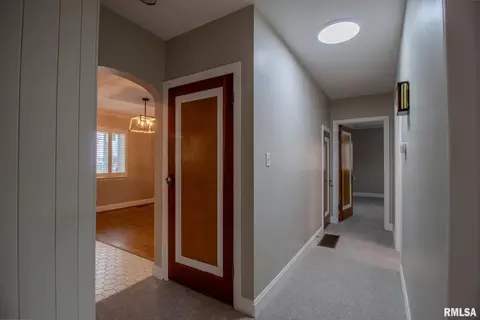 219 S Pine St, Benton, IL 62812 photo 17