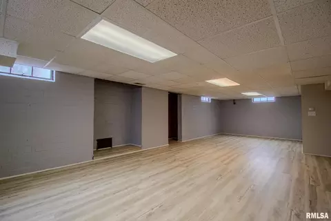 219 S Pine St, Benton, IL 62812 photo 37