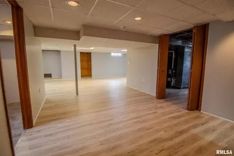 219 S Pine St, Benton, IL 62812 photo 40