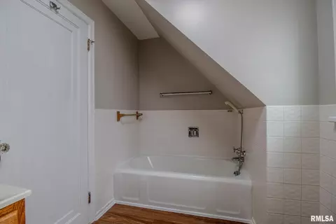 219 S Pine St, Benton, IL 62812 photo 32