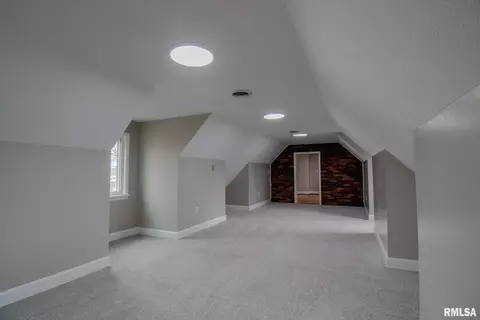 219 S Pine St, Benton, IL 62812 photo 34