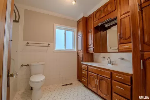 219 S Pine St, Benton, IL 62812 photo 22