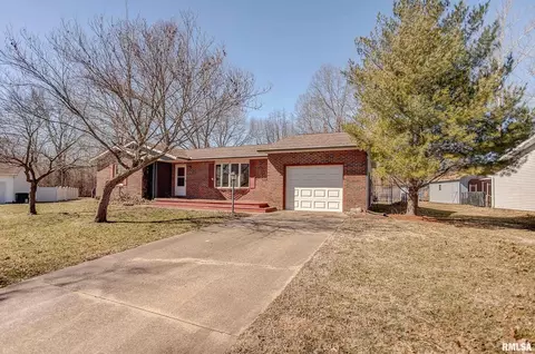 227 Cope Dr, Salem, IL 62881