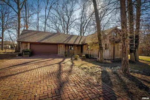 4223 Fox Creek Dr, Mount Vernon, IL 62864