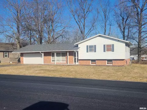 304 Mildred Dr, Pinckneyville, IL 62274