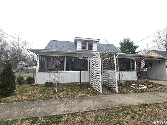 903 Jefferson St, Johnston City, IL 62951