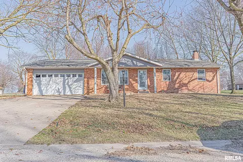 14 Tanbark Dr, New Baden, IL 62265
