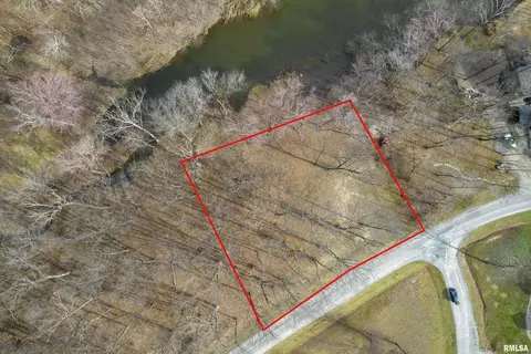 38 Moses Dr, Benton, IL 62981