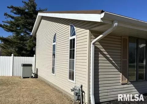 511 Wren Dr, Mount Vernon, IL 62864 photo 2